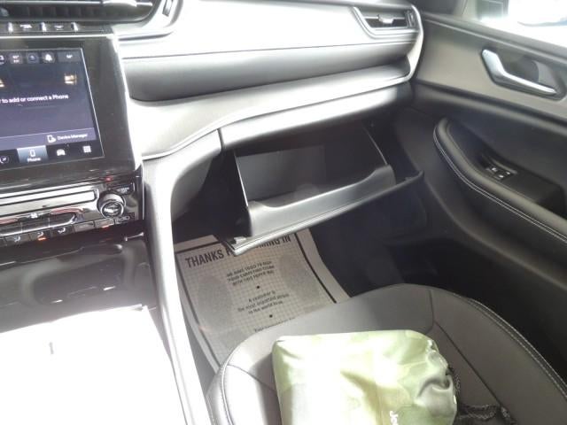 2024 Jeep Grand Cherokee L Laredo 4x2