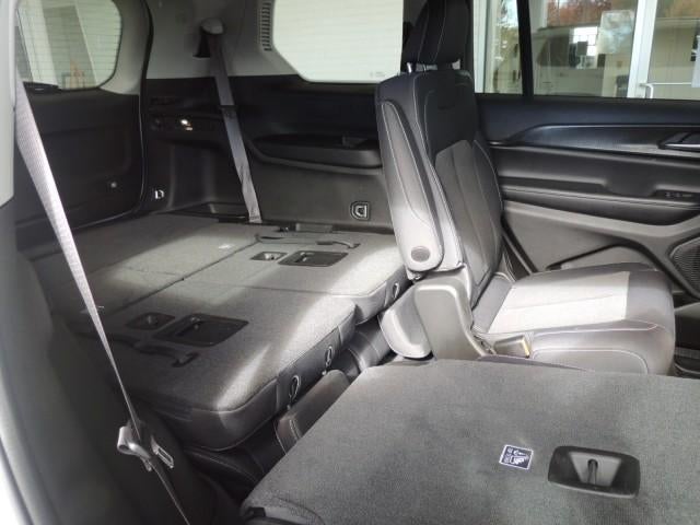 2024 Jeep Grand Cherokee L Laredo 4x2