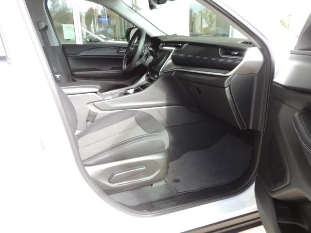 2024 Jeep Grand Cherokee L Laredo 4x2