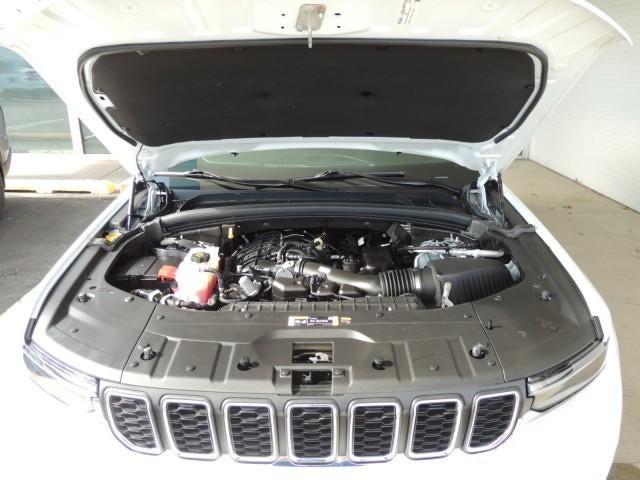 2024 Jeep Grand Cherokee L Laredo 4x2