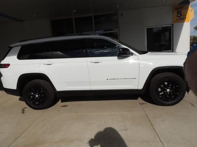 2024 Jeep Grand Cherokee L Laredo 4x2