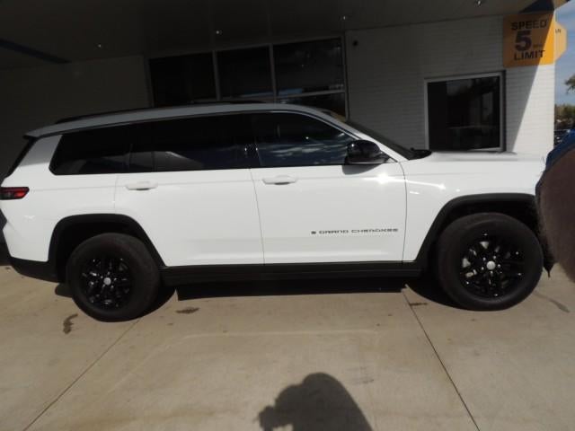 2024 Jeep Grand Cherokee L Laredo 4x2