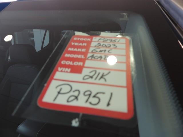 2023 GMC Acadia SLE