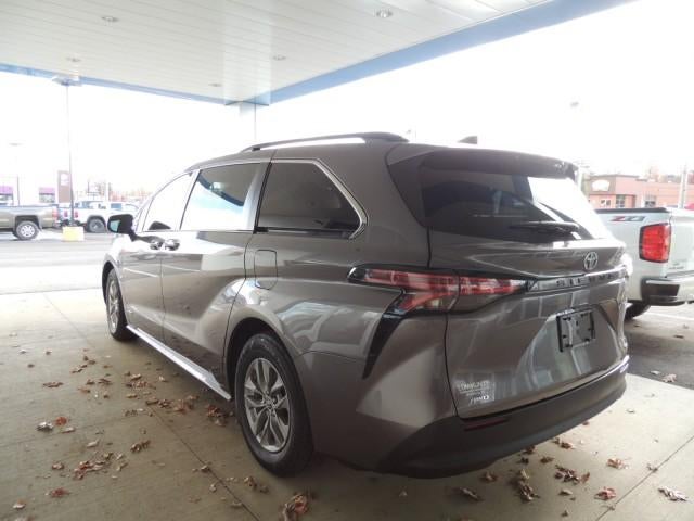 2021 Toyota Sienna LE