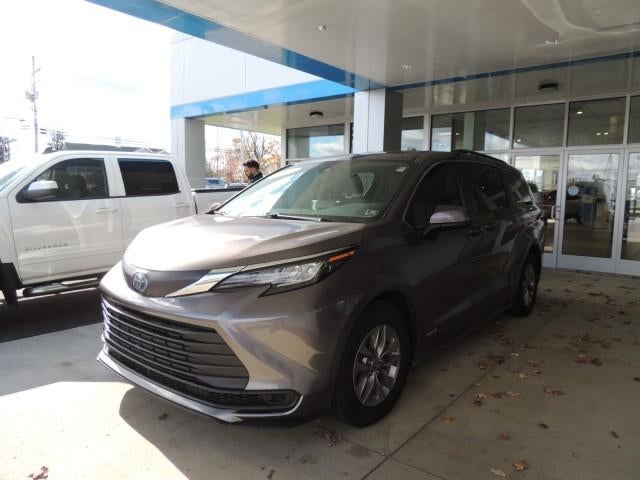 2021 Toyota Sienna LE